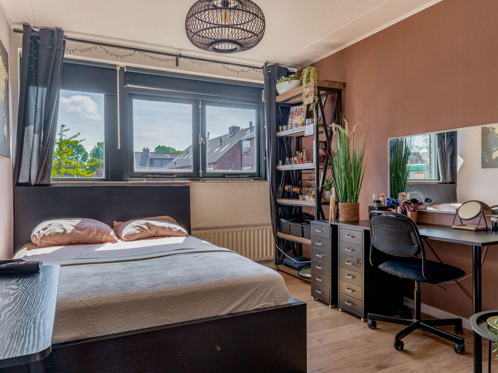 Zwaluw 56, Hoogvliet Rotterdam