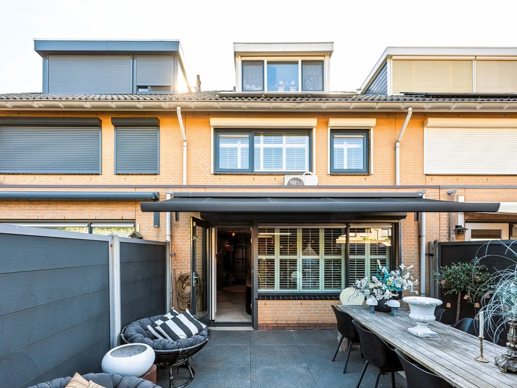 Van Eesterenveld 3, Barendrecht
