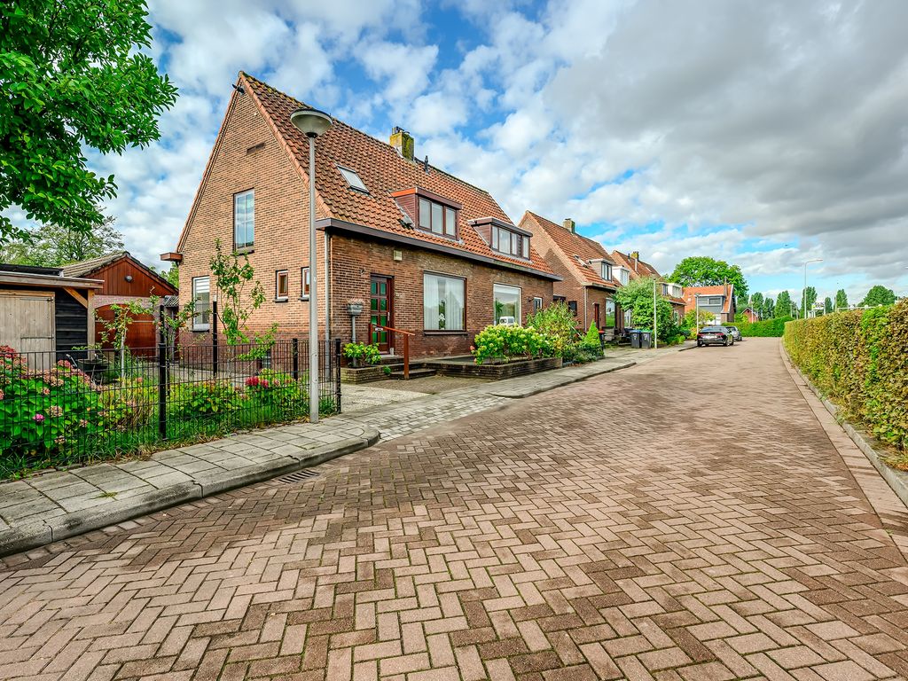 Parallelstraat 32, Rhoon