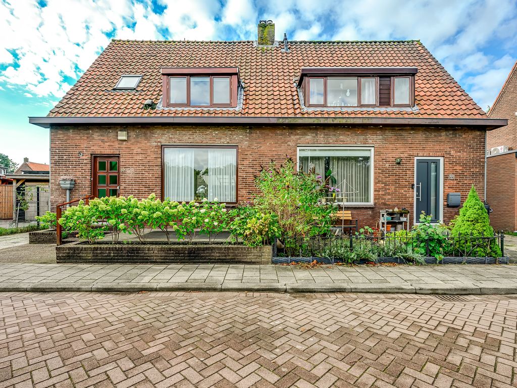 Parallelstraat 32, Rhoon