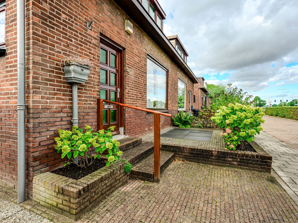 Parallelstraat 32, Rhoon