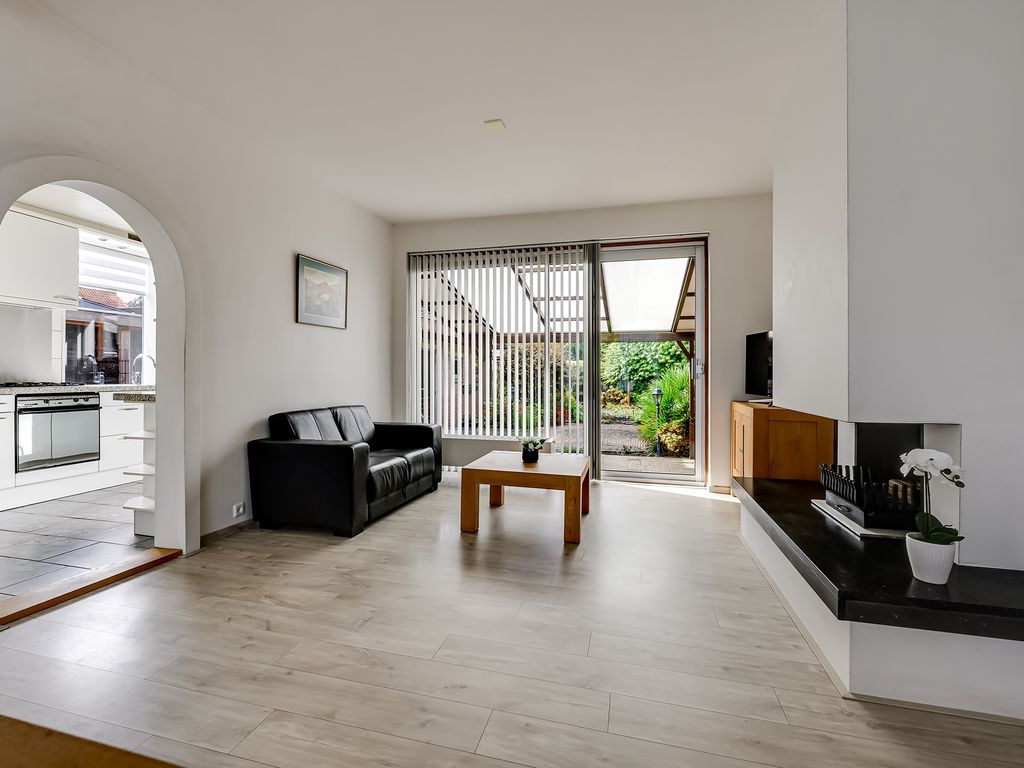 Parallelstraat 32, Rhoon