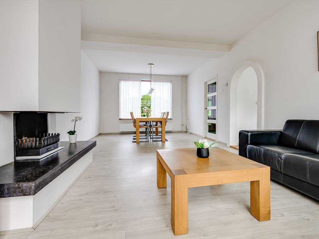 Parallelstraat 32, Rhoon