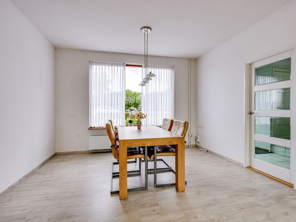 Parallelstraat 32, Rhoon