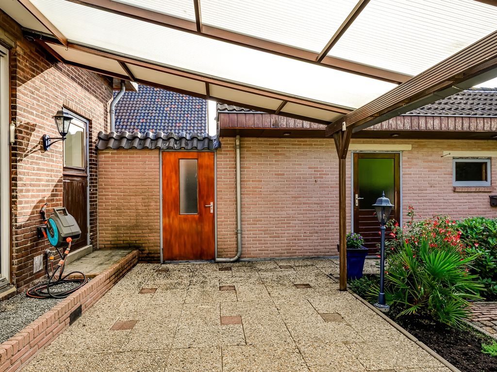 Parallelstraat 32, Rhoon