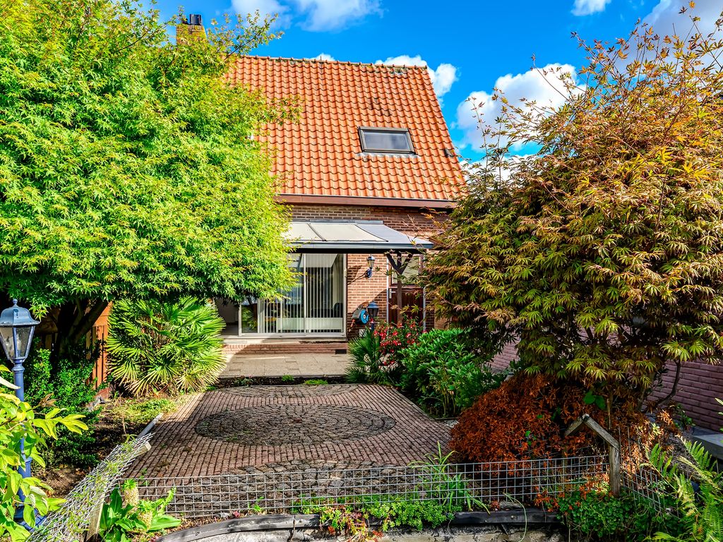 Parallelstraat 32, Rhoon
