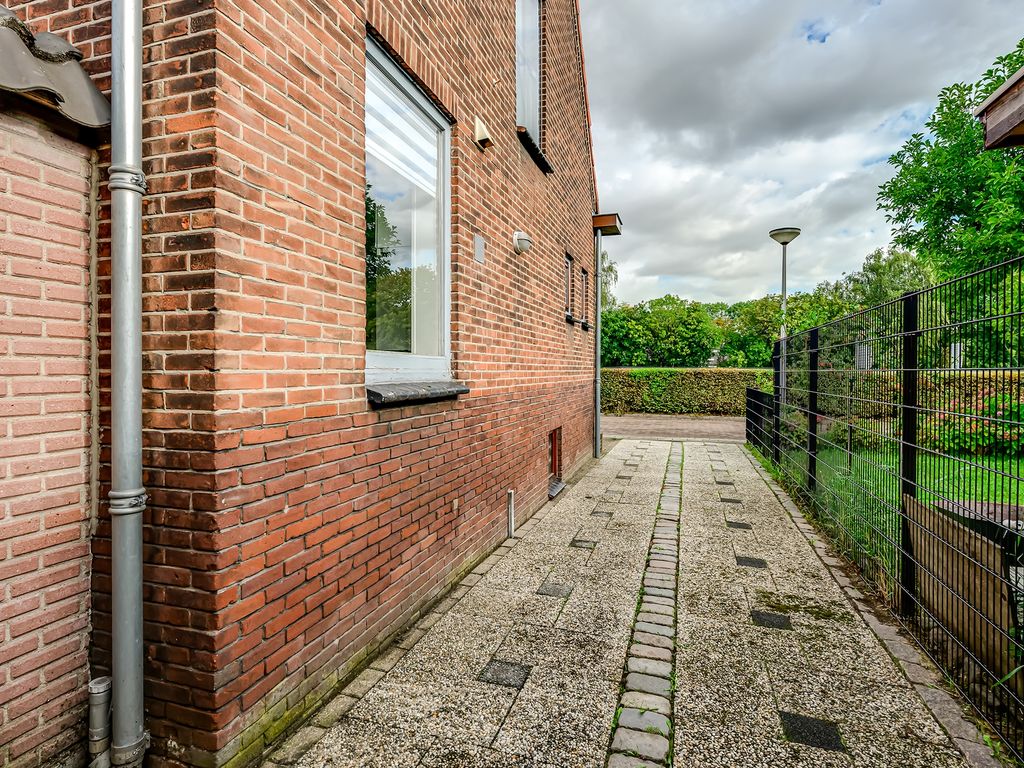 Parallelstraat 32, Rhoon