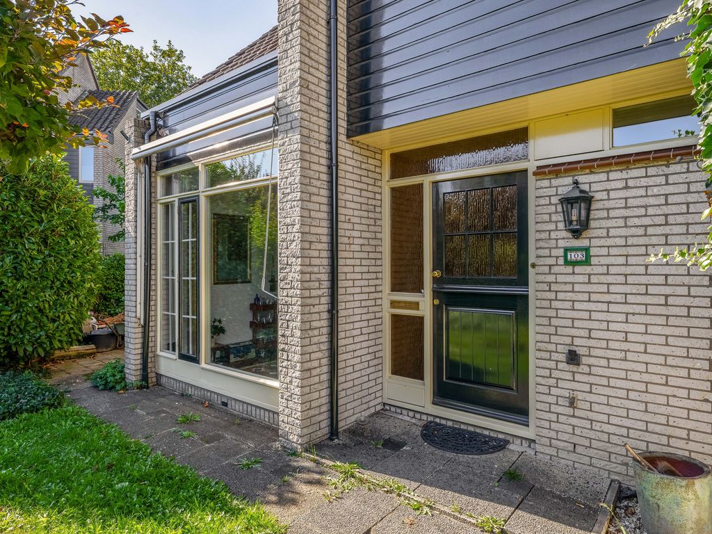 Boeier 103, Barendrecht