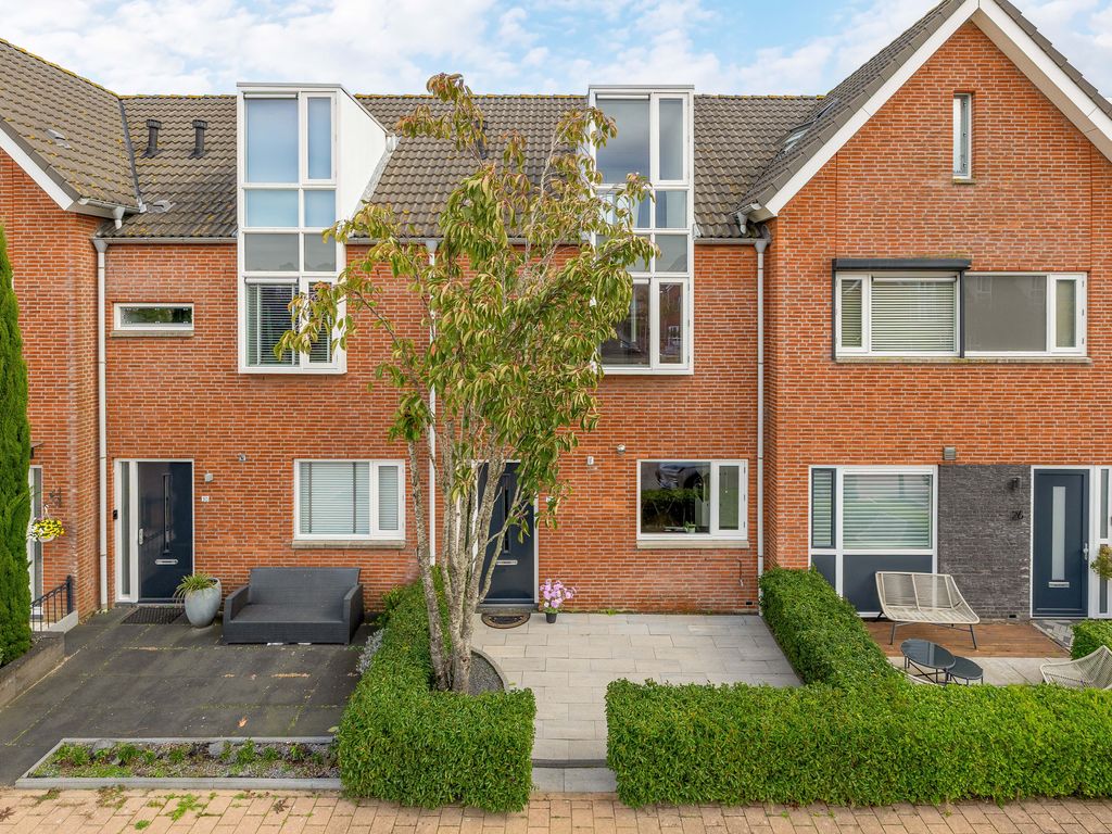 Moerasvaren 28, Hendrik-Ido-Ambacht