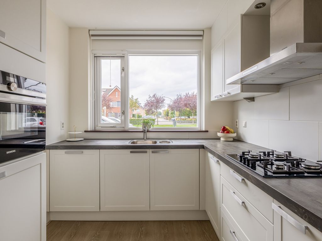 Moerasvaren 28, Hendrik-Ido-Ambacht