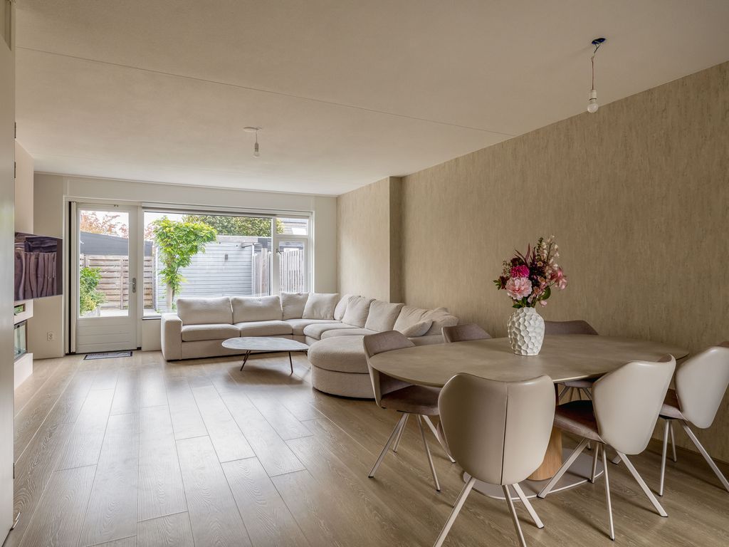 Moerasvaren 28, Hendrik-Ido-Ambacht