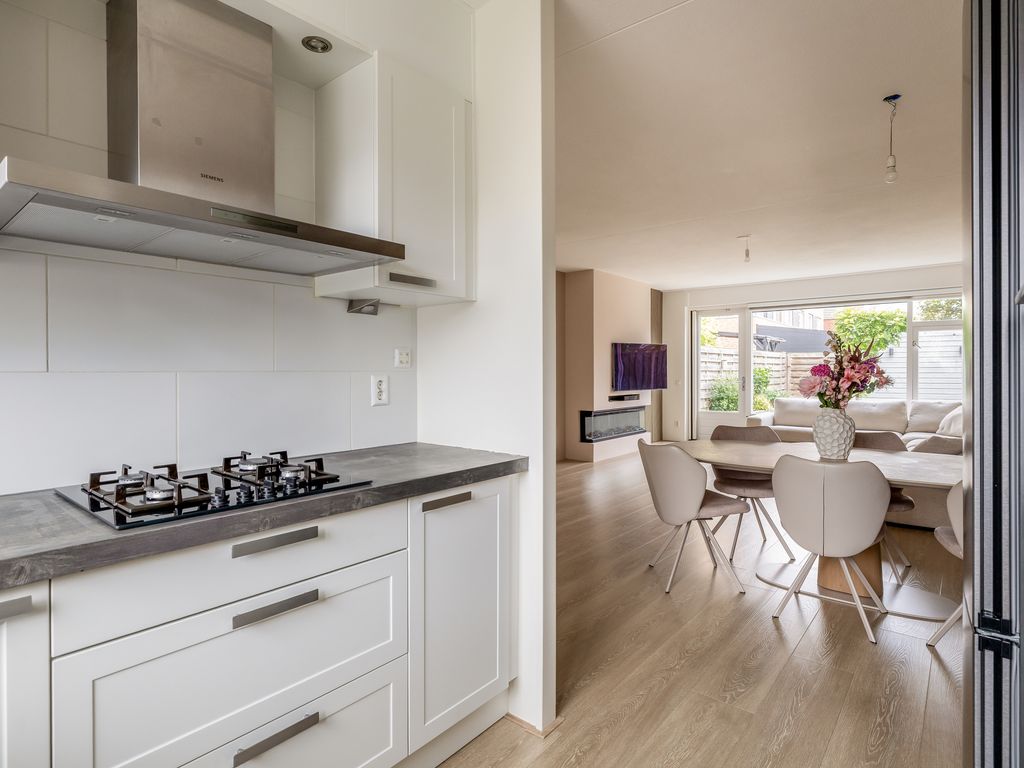 Moerasvaren 28, Hendrik-Ido-Ambacht