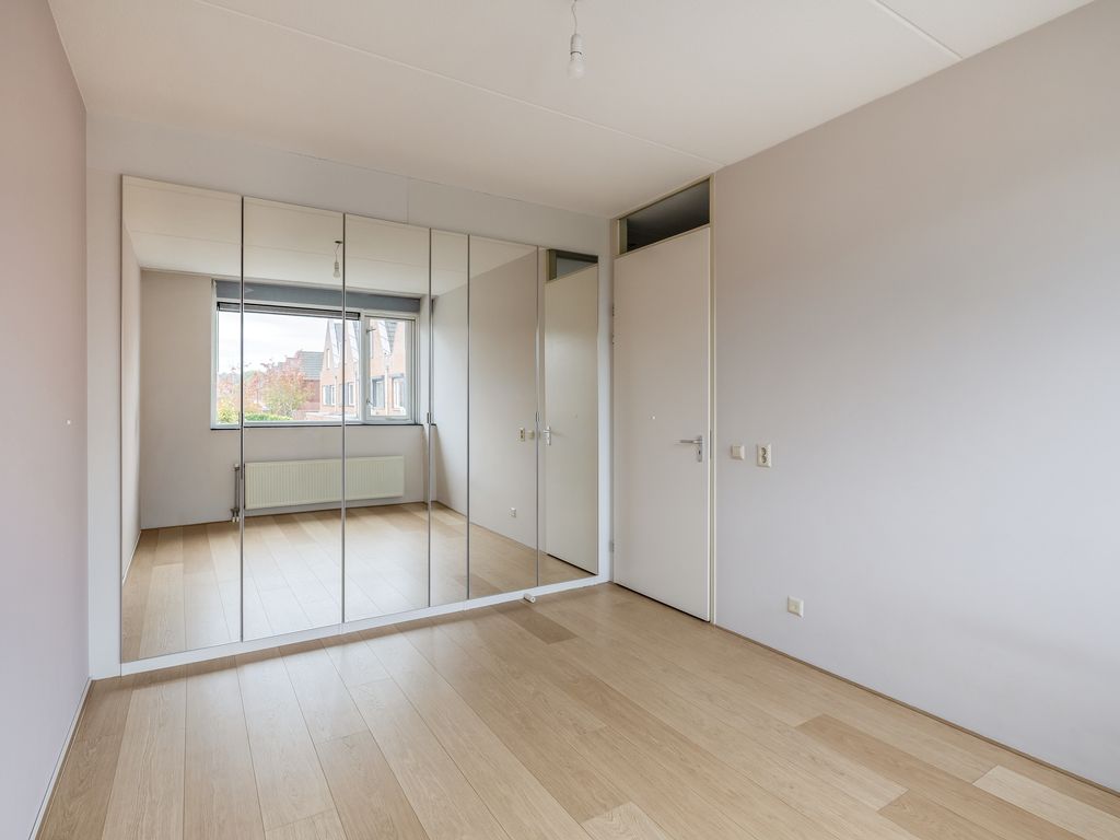 Moerasvaren 28, Hendrik-Ido-Ambacht