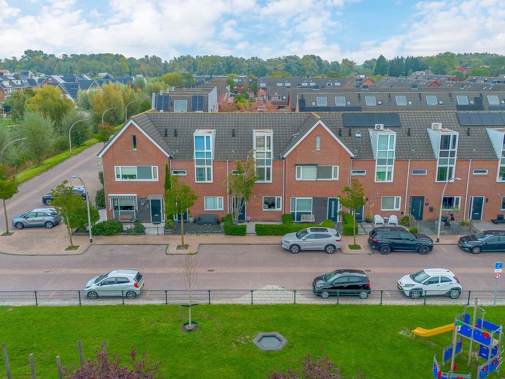 Moerasvaren 28, Hendrik-Ido-Ambacht