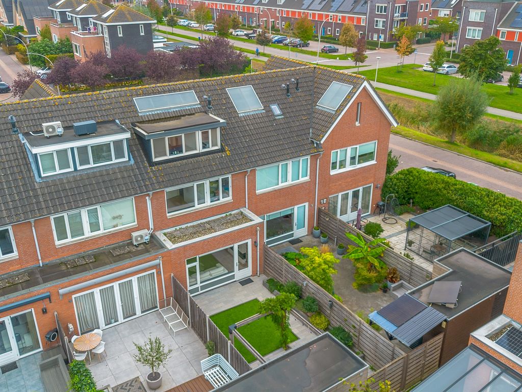 Moerasvaren 28, Hendrik-Ido-Ambacht