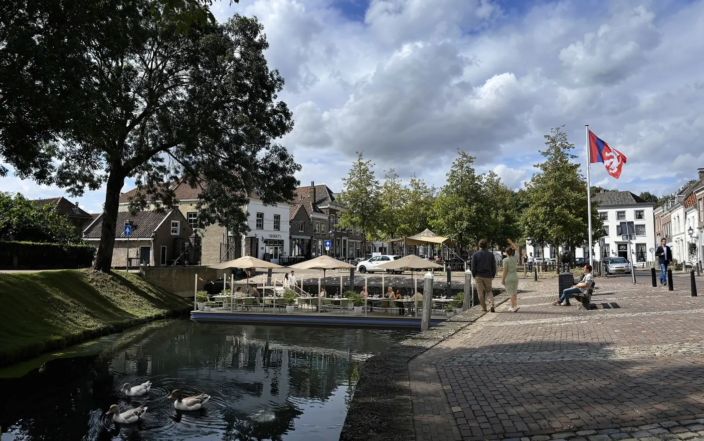 Drijvend terras haven Heenvliet