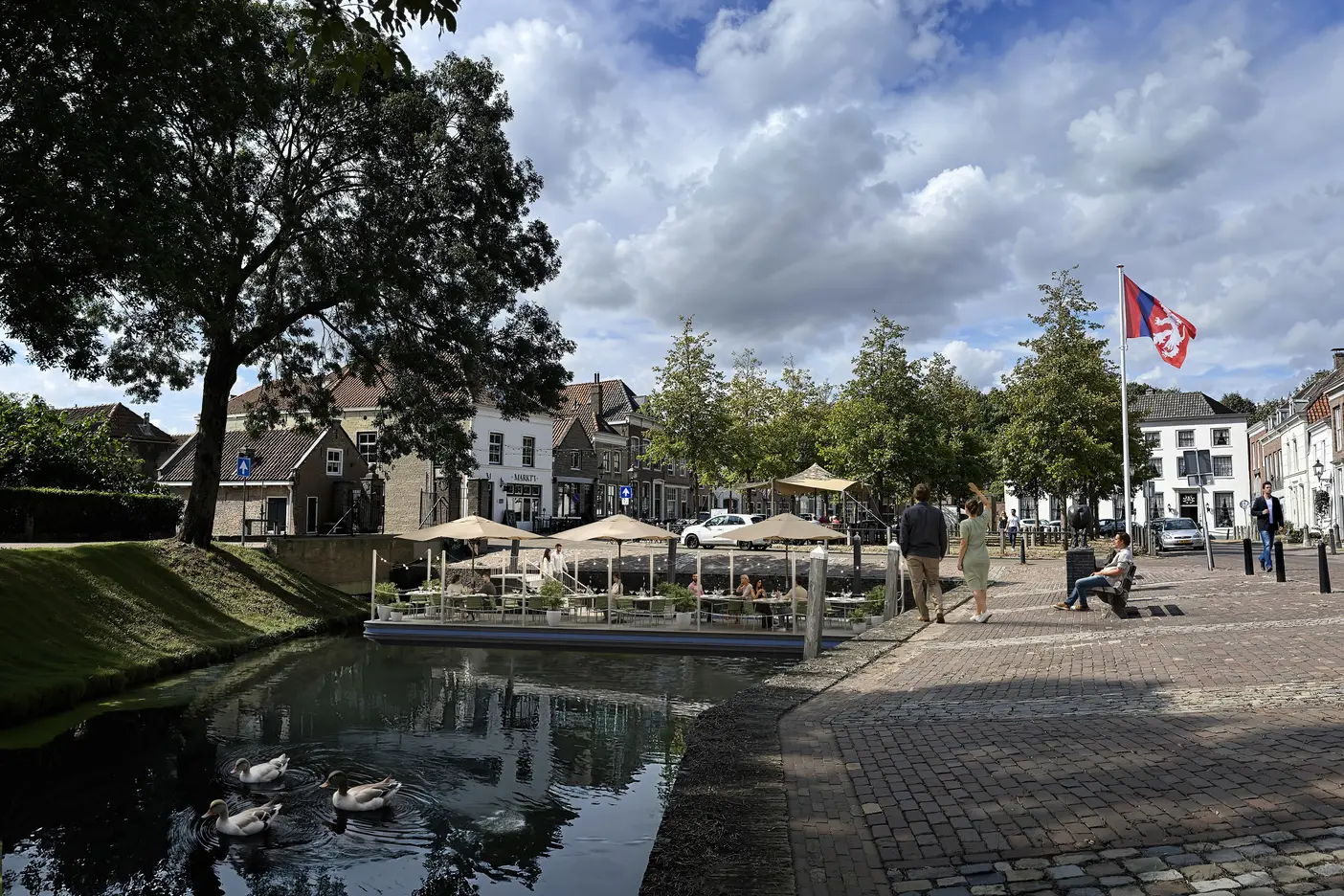 Drijvend terras haven Heenvliet