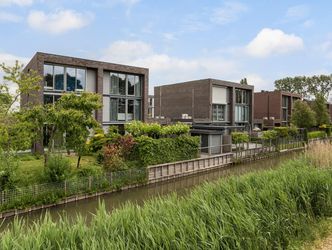 Makore 32, DORDRECHT