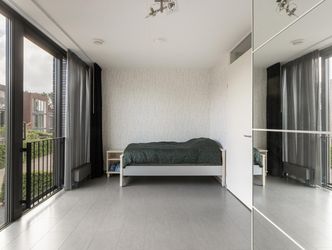 Makore 32, DORDRECHT