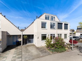 Johanna Naber-erf 177, DORDRECHT