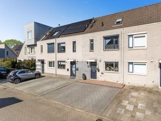 Van Doesburg-erf 74, DORDRECHT