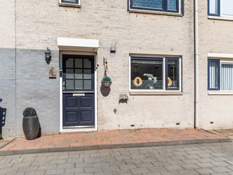 Van Doesburg-erf 74, DORDRECHT