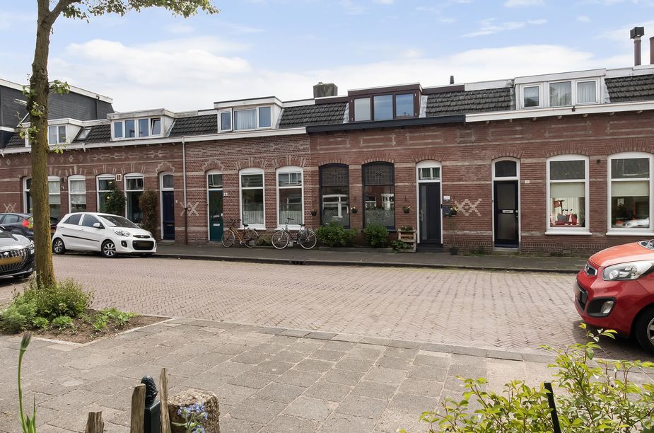 Hooftstraat 24