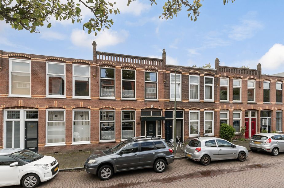 Hooftstraat 42