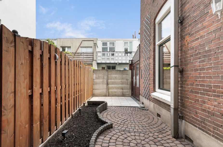 Hooftstraat 42