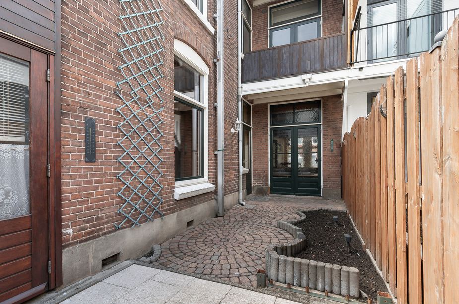 Hooftstraat 42