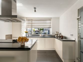 Iroko 203, DORDRECHT