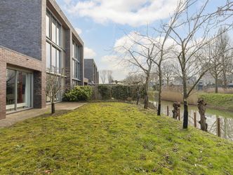 Makore 31, DORDRECHT